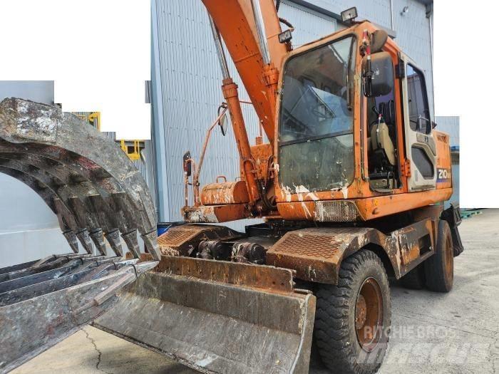 Daewoo Solar 210 W V حفارات بعجل