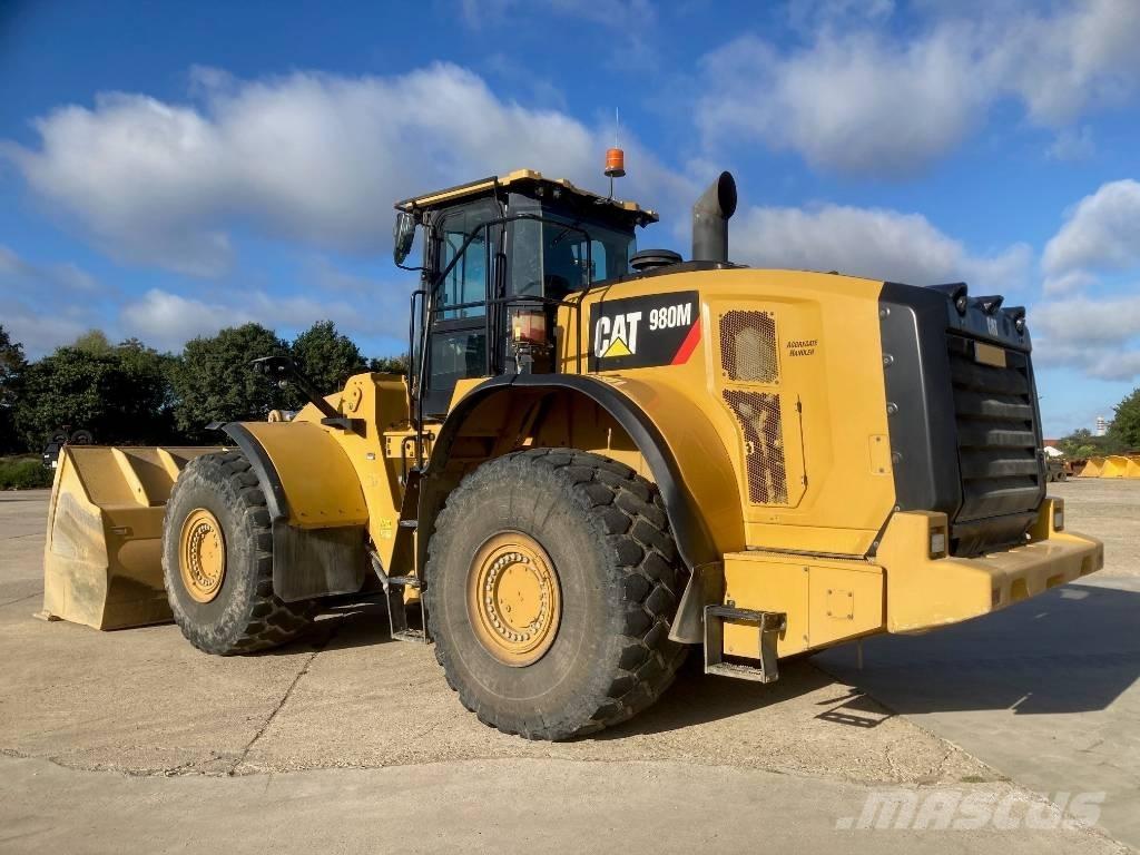 CAT 980M لوادر بعجل