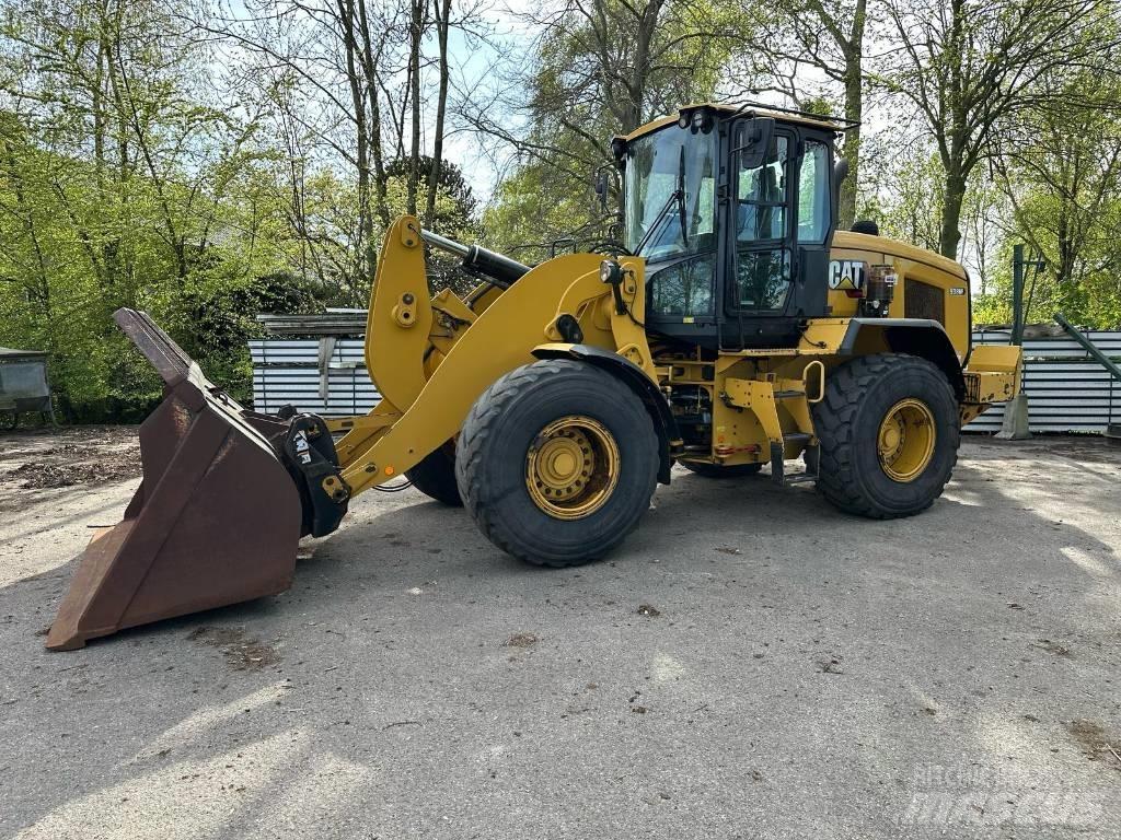 CAT 938M لوادر بعجل