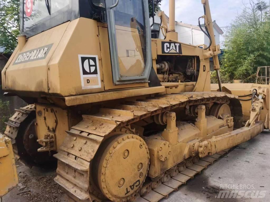 CAT D 7 G بلدوزرات مجنزرة