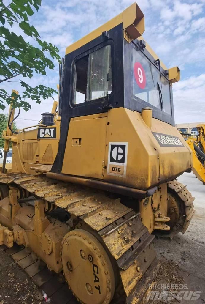 CAT D 7 G بلدوزرات مجنزرة