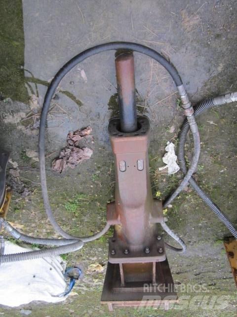 Atlas Copco SB 702 مطارق / كسارات