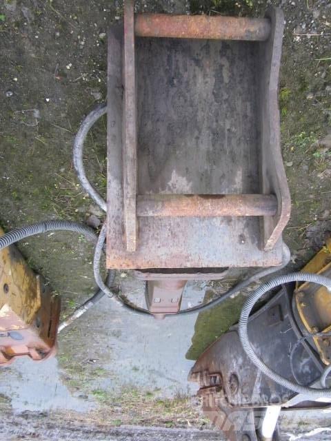 Atlas Copco SB 702 مطارق / كسارات