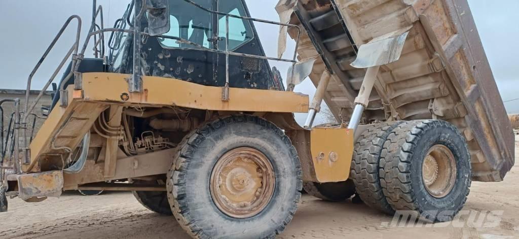 CAT 773 F شاحنات المخلفات الصلبة