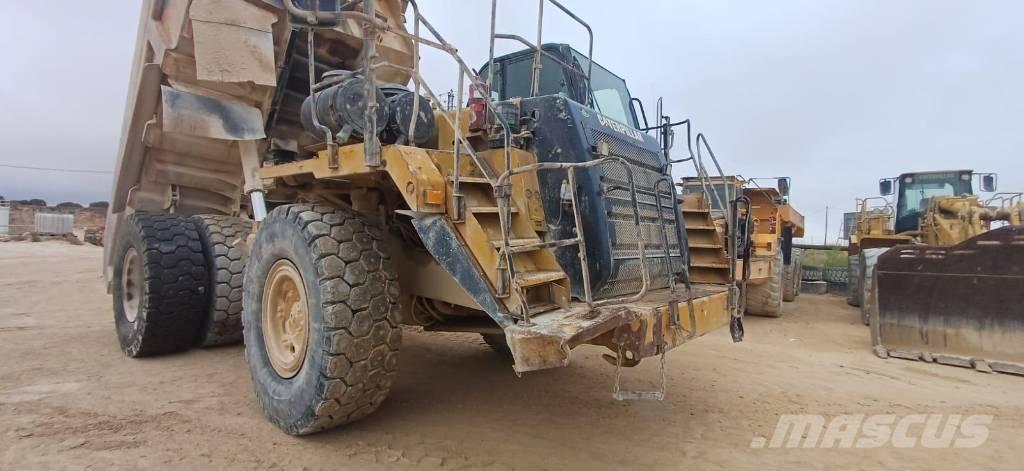 CAT 773 F شاحنات المخلفات الصلبة