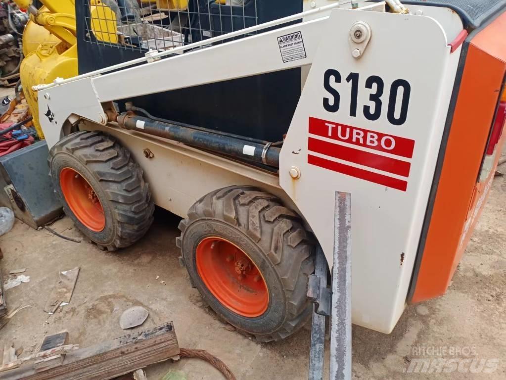 Bobcat S 130 لوادر انزلاقية التوجيه