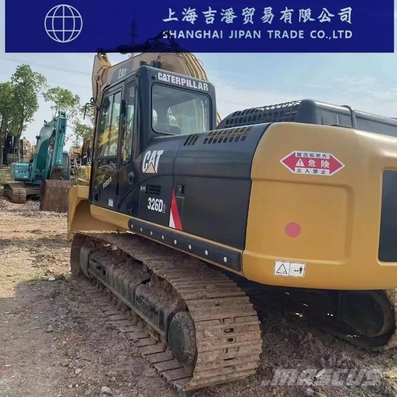 CAT 326 D حفارات زحافة