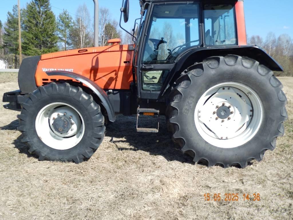 Valtra Valmet 8400 الجرارات