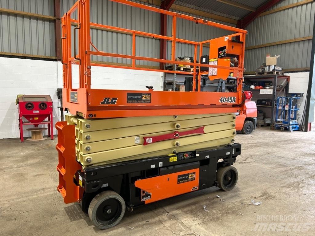 JLG 4045R رافعات مقصية الشكل