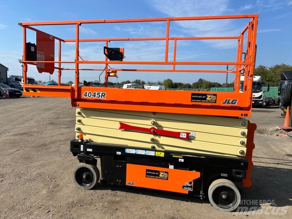 JLG 4045R رافعات مقصية الشكل