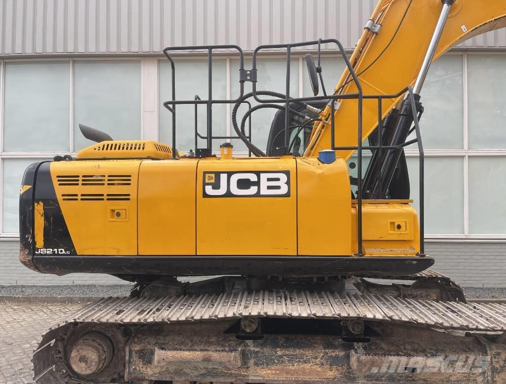 JCB JS 210 LC    2017 حفارات زحافة