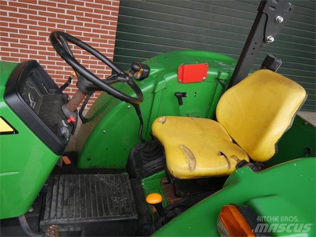 John Deere 5065E الجرارات