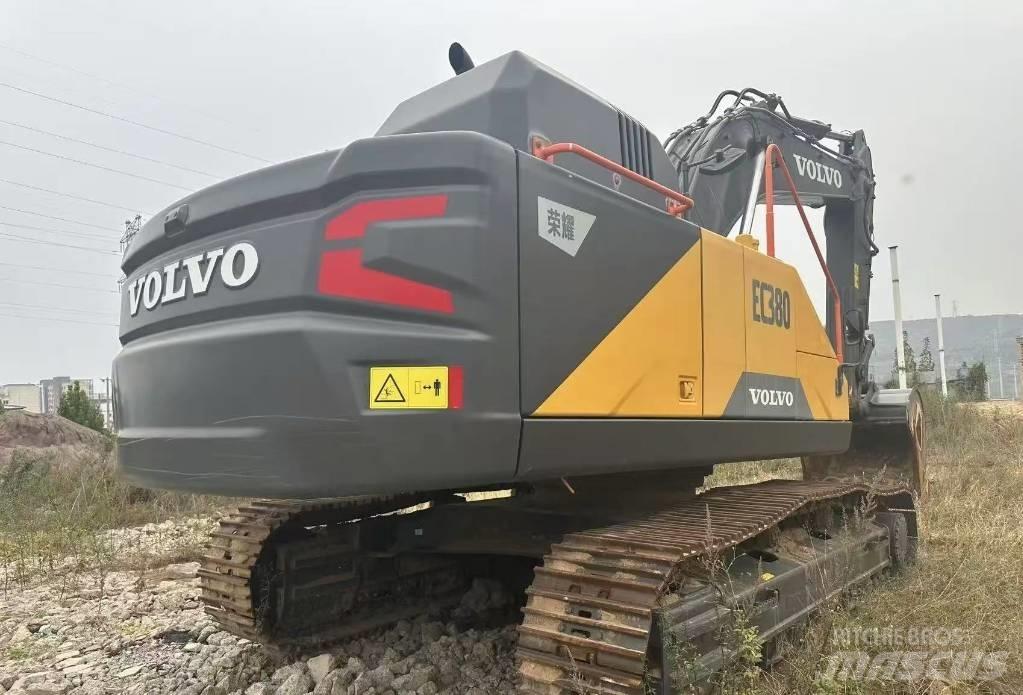 Volvo 380 حفارات زحافة