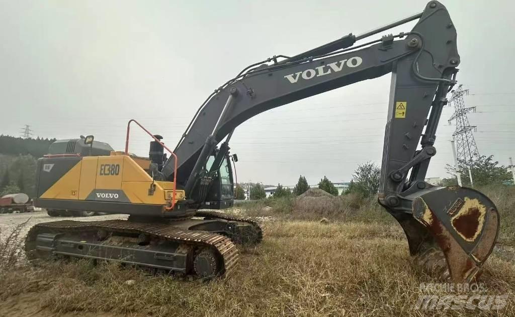 Volvo 380 حفارات زحافة
