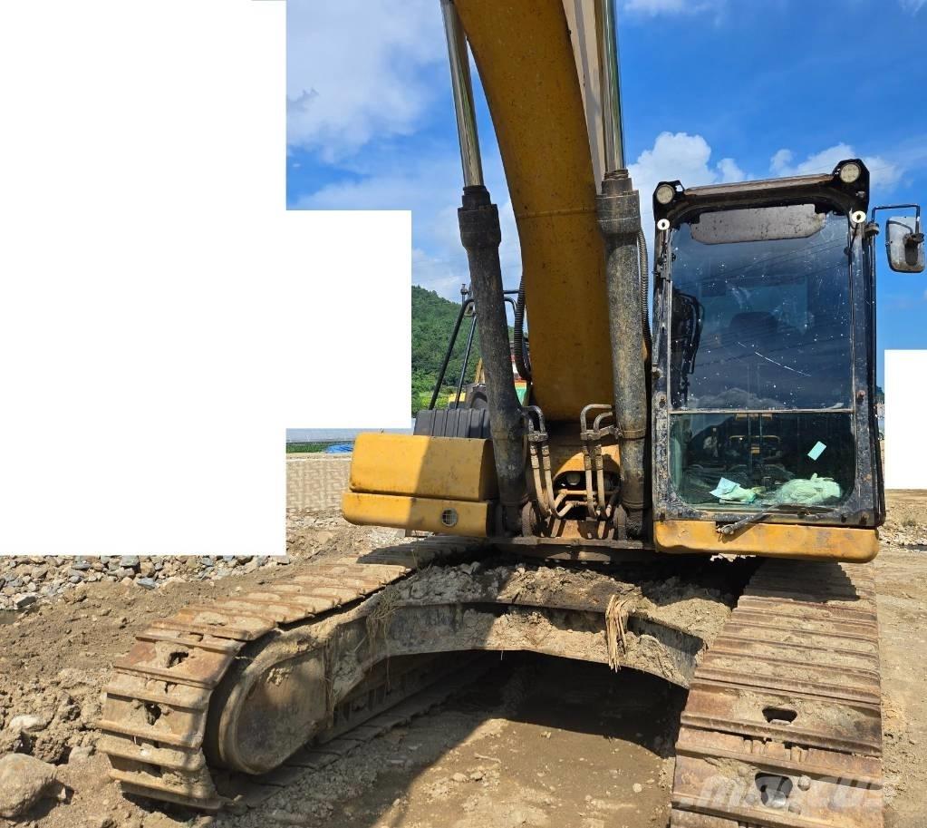 CAT 330 حفارات زحافة