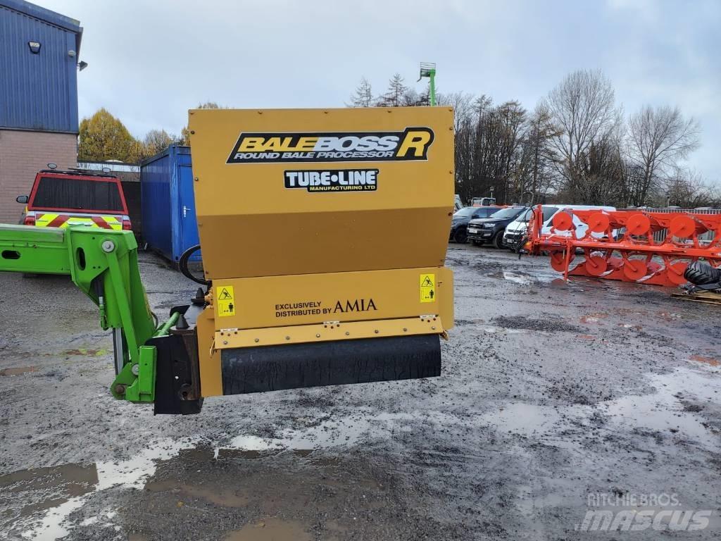  Bale Boss R 4500 آلات تمزيق الحزم وتقطيعها ونشرها