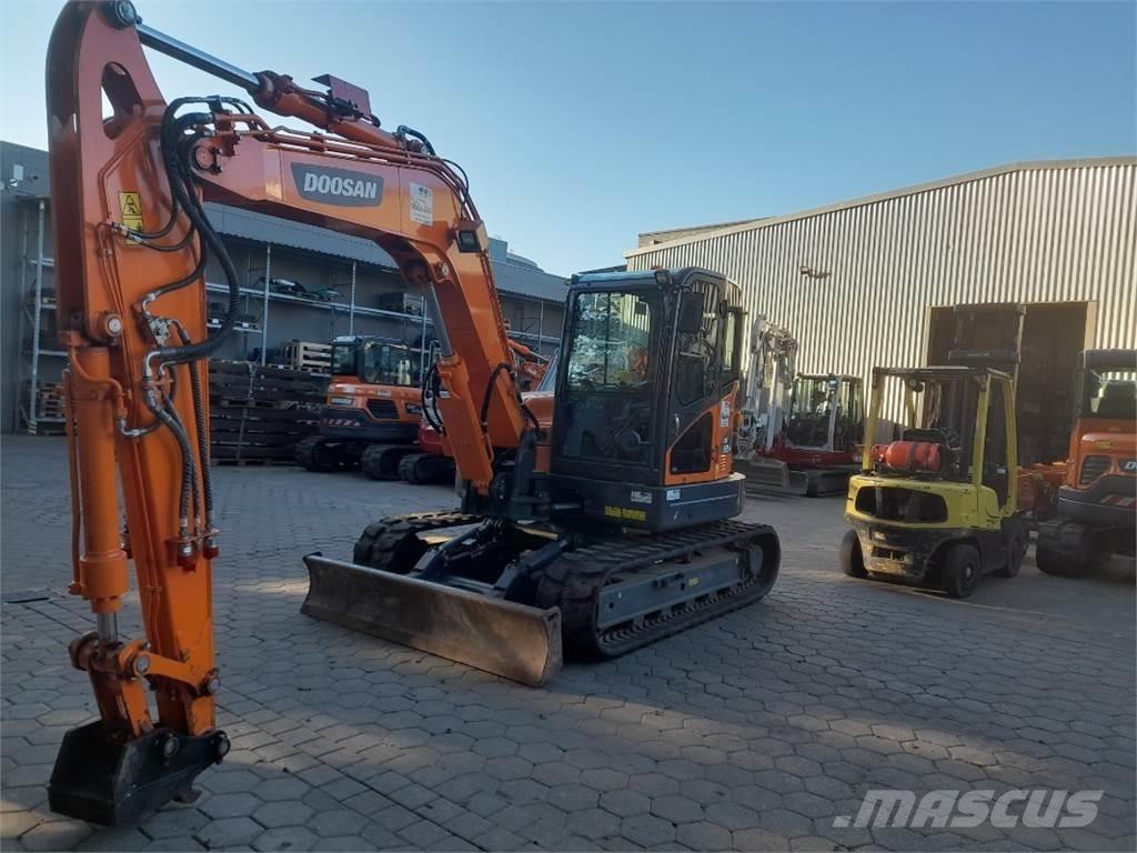 Doosan DX85R-3 حفارات وسط 7 طن - 12 طن
