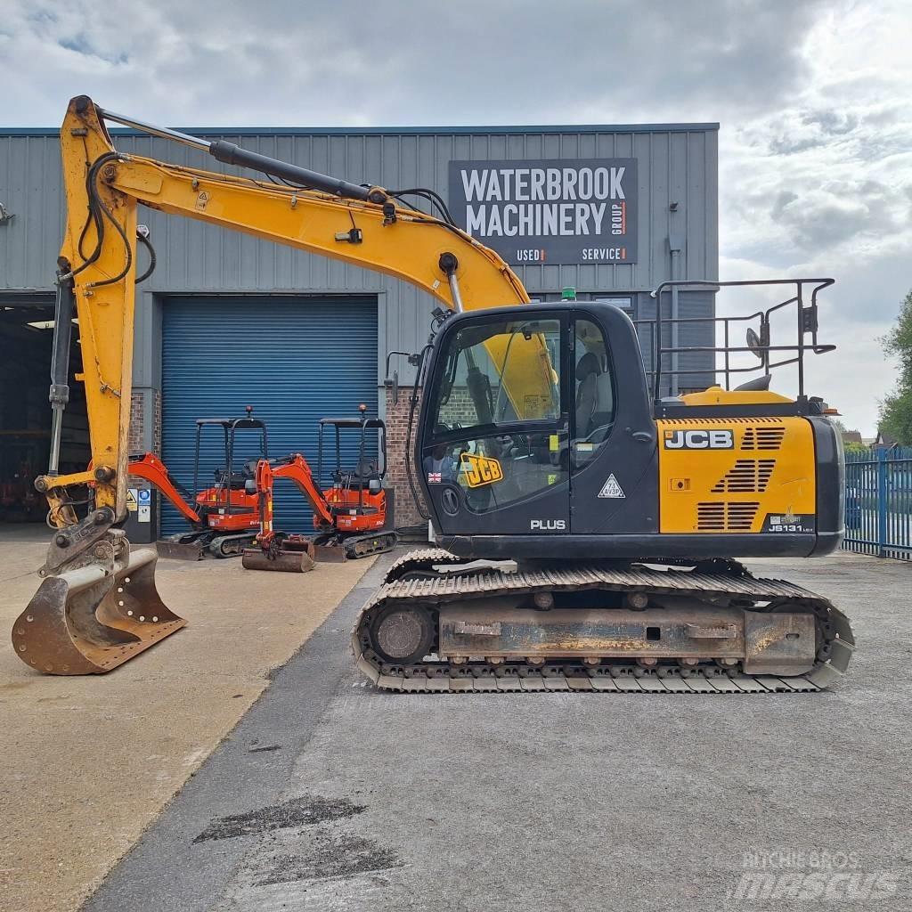 JCB JS 131 LC حفارات زحافة
