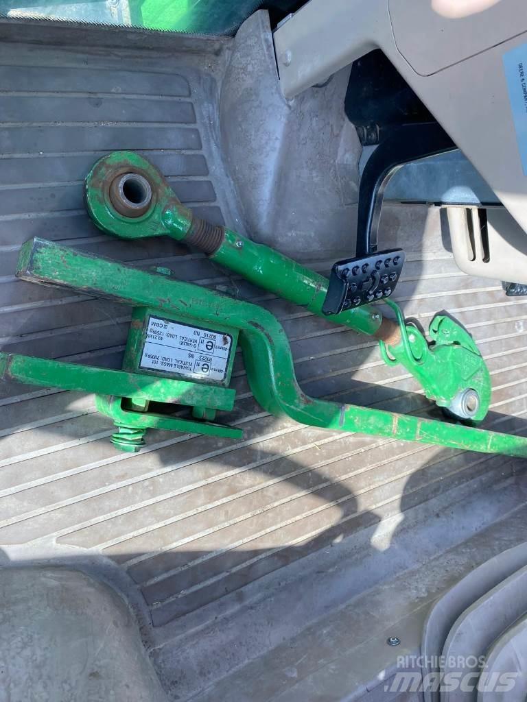 John Deere 6130 R الجرارات