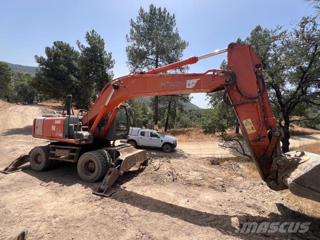 Hitachi ZX 210 W حفارات بعجل