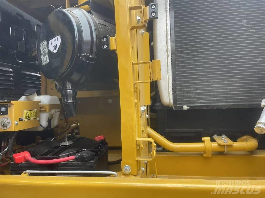 CAT 329 D حفارات زحافة
