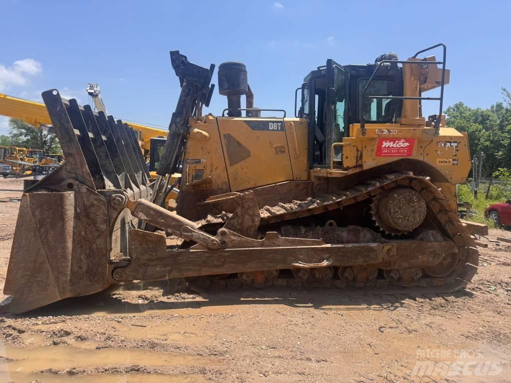CAT D 8 T بلدوزرات مجنزرة