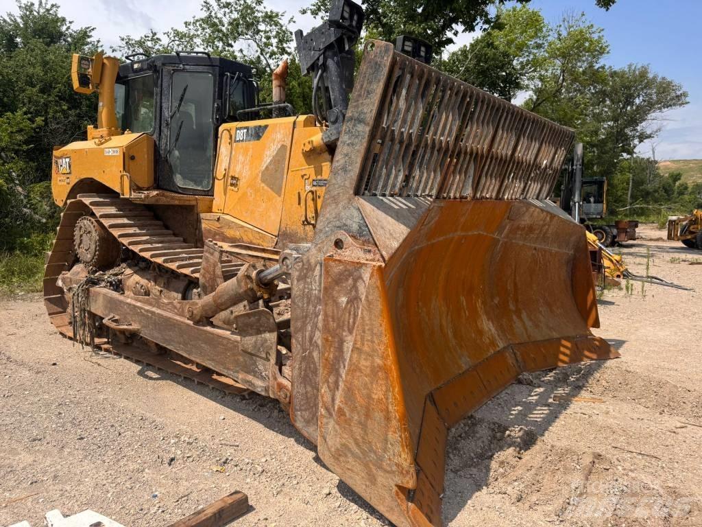 CAT D 8 T بلدوزرات مجنزرة