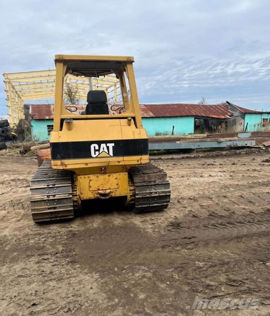CAT D 5 G LGP بلدوزرات مجنزرة