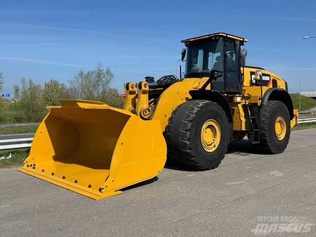 CAT 980M لوادر بعجل