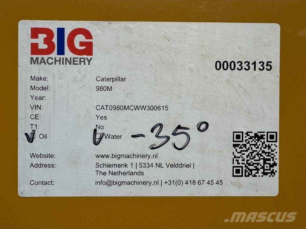 CAT 980M لوادر بعجل