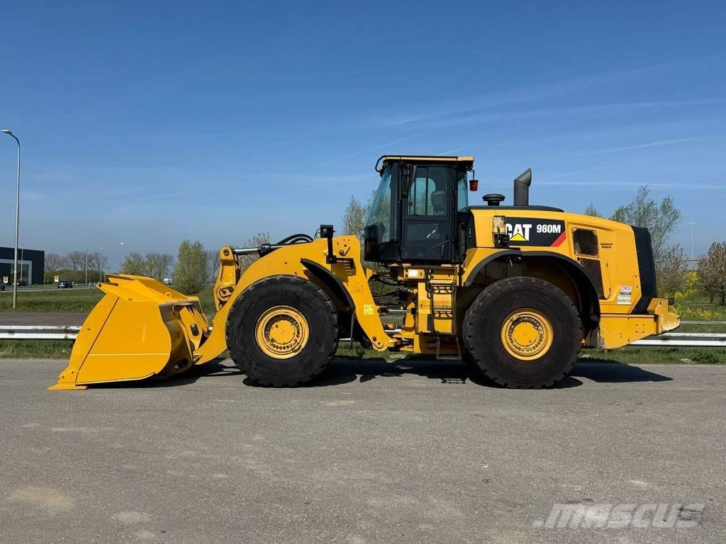 CAT 980M لوادر بعجل