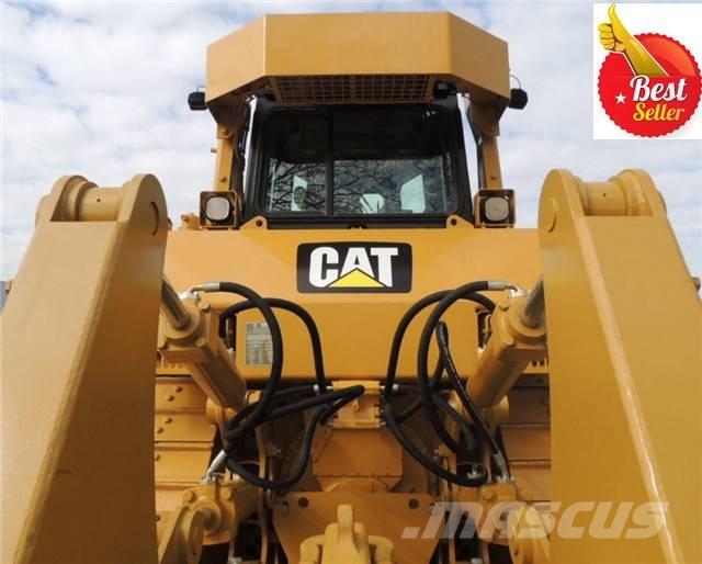 CAT D 7 R بلدوزرات مجنزرة