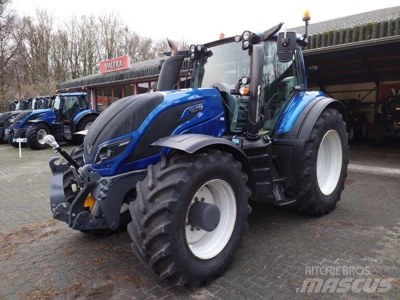 Valtra T234 D الجرارات