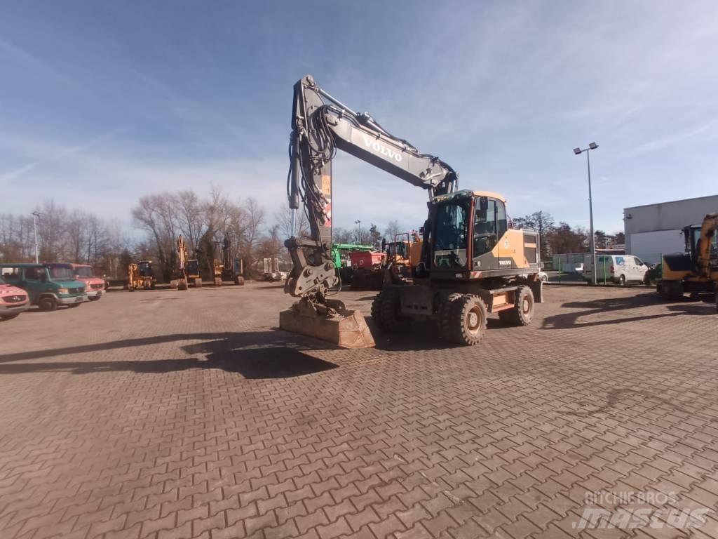 Volvo EW 180 E حفارات بعجل