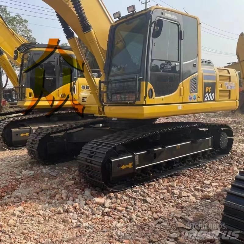 Komatsu PC 200 حفارات زحافة
