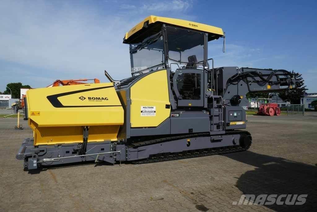 Bomag BMF 2500 M ملقمات