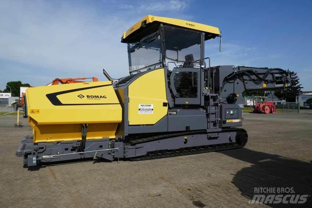 Bomag BMF 2500 M ملقمات