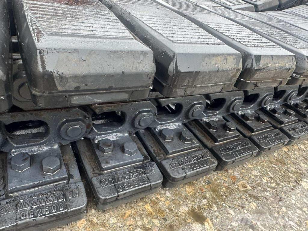 Komatsu PC 35 MR-2 المسارات والسلاسل والهيكل السفلي