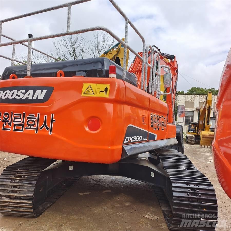 Doosan DX300 حفارات زحافة