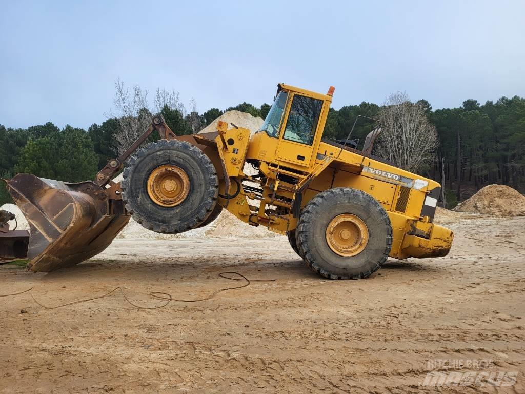 Volvo L 220 D لوادر بعجل
