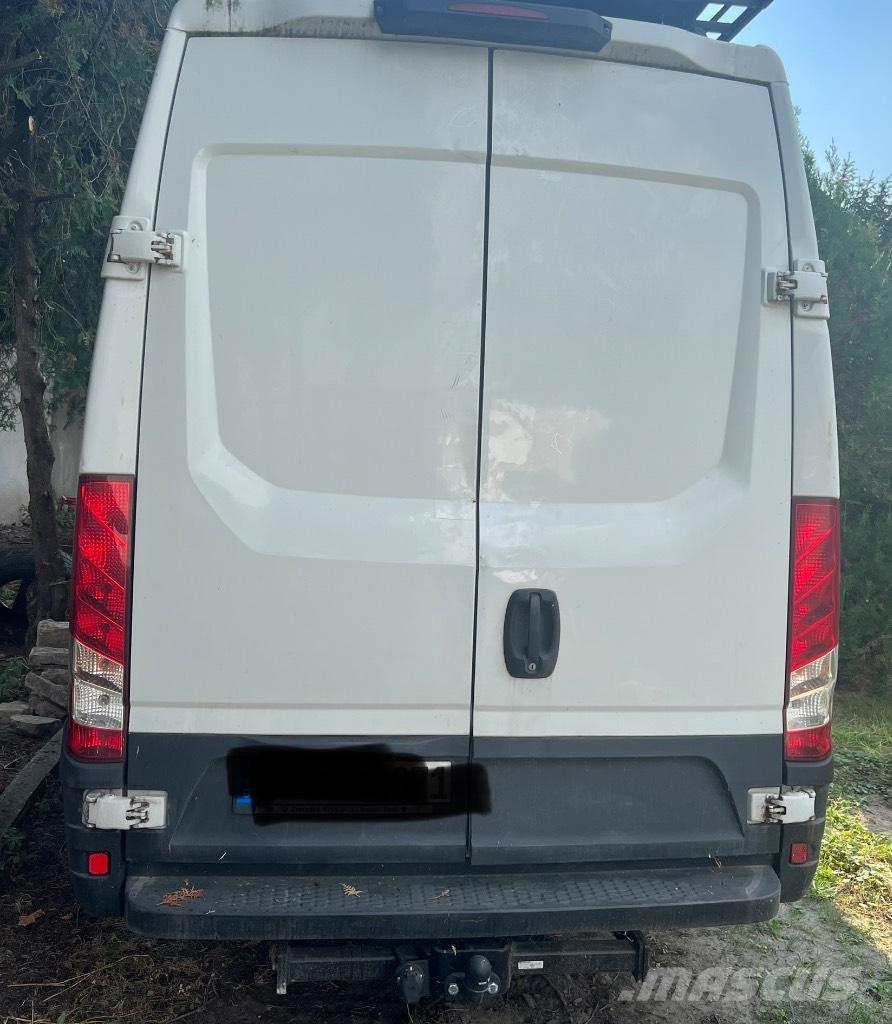 Iveco Daily 35S15 شاحنة مقفلة