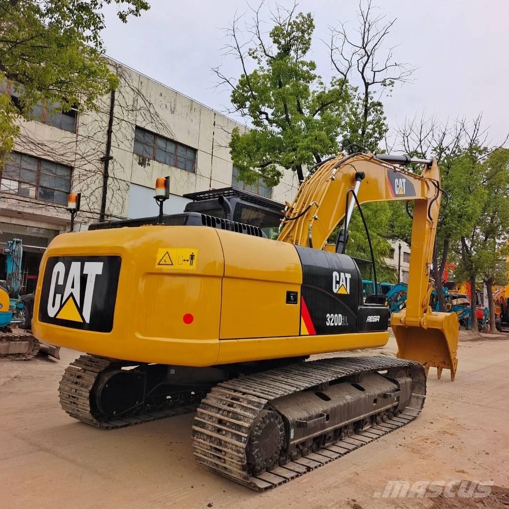 CAT 320 D2L حفارات زحافة