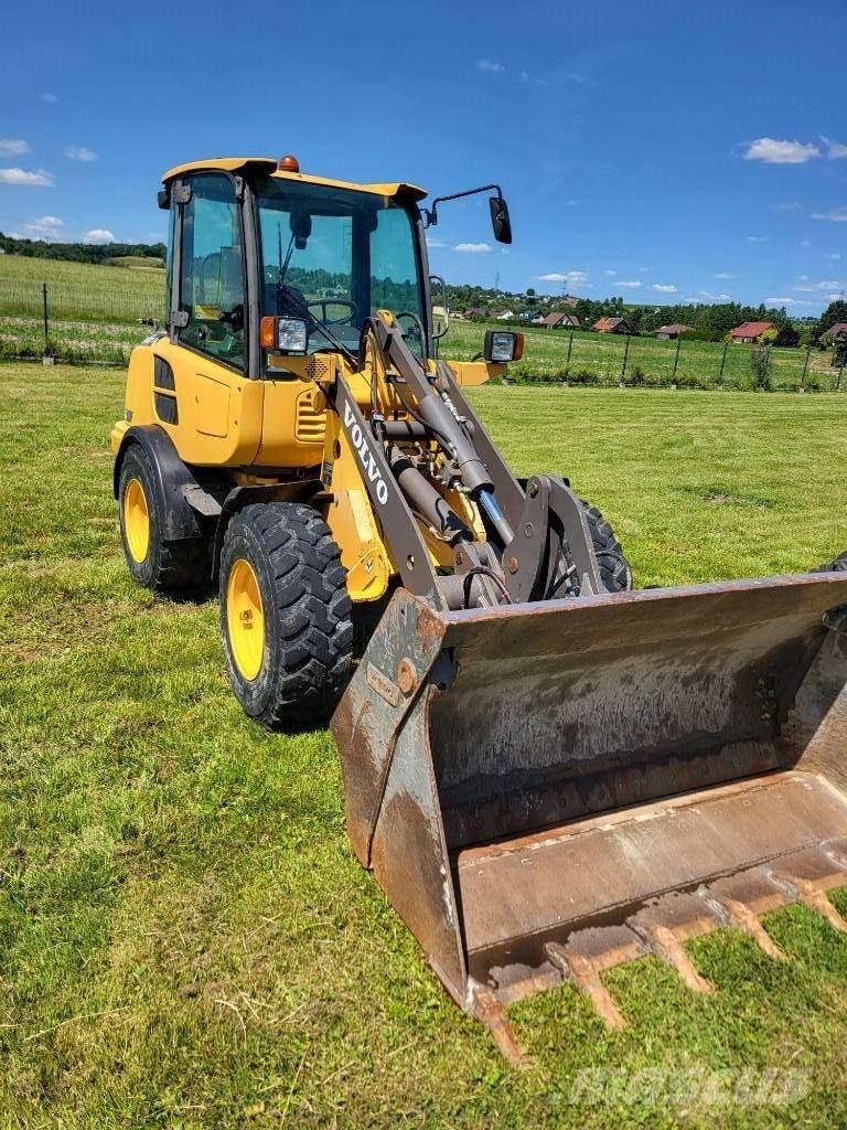 Volvo L 25 F لوادر بعجل