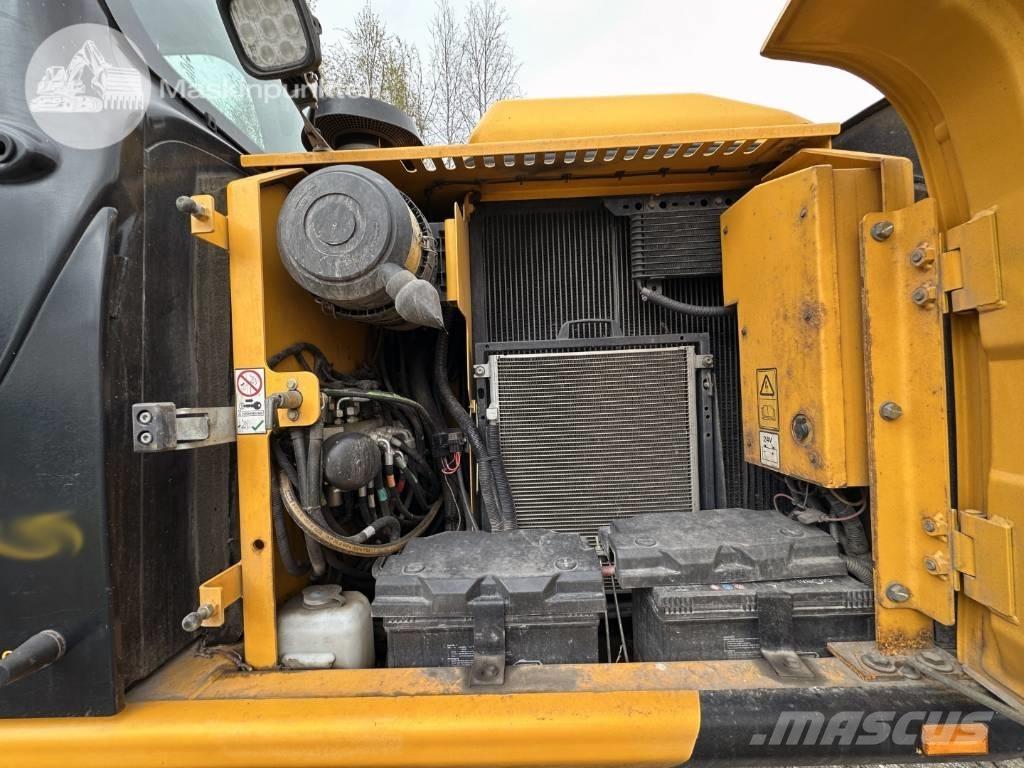JCB JS 145 W حفارات بعجل