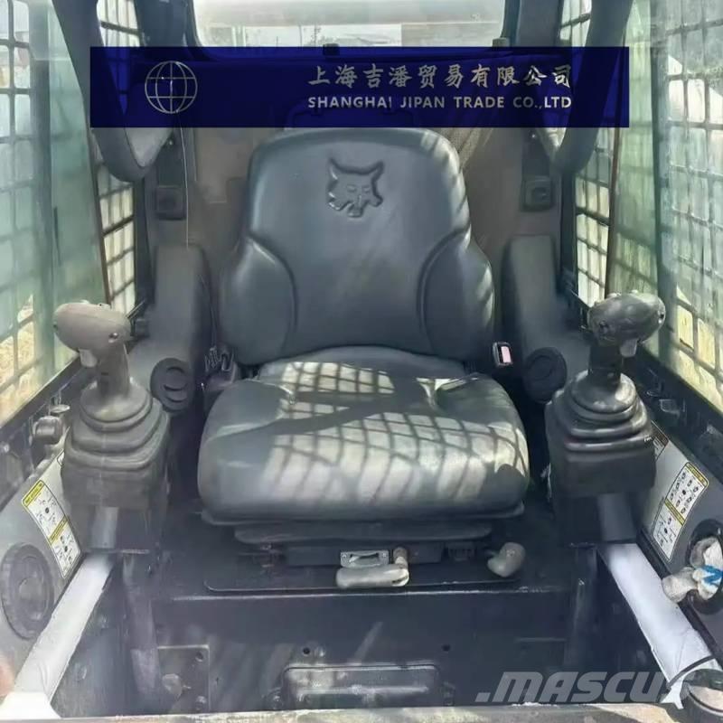 Bobcat S 330 لوادر انزلاقية التوجيه