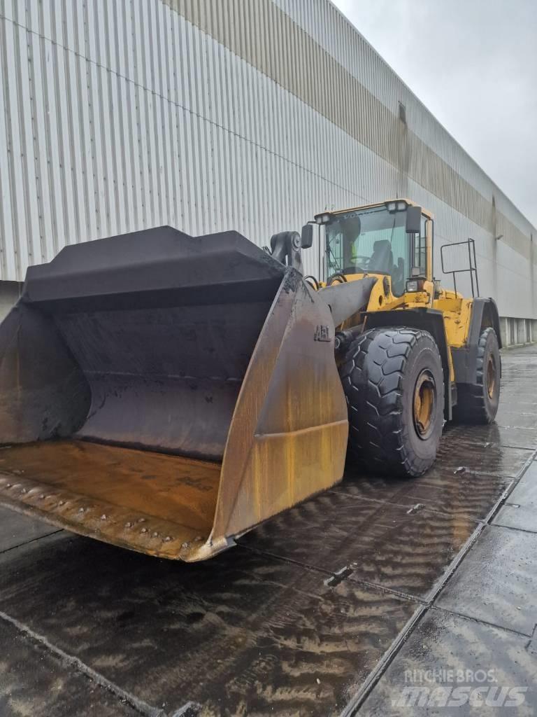 Volvo L 220 F لوادر بعجل