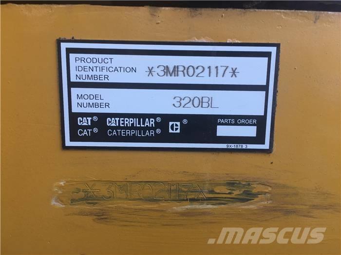 CAT 320 B حفارات زحافة