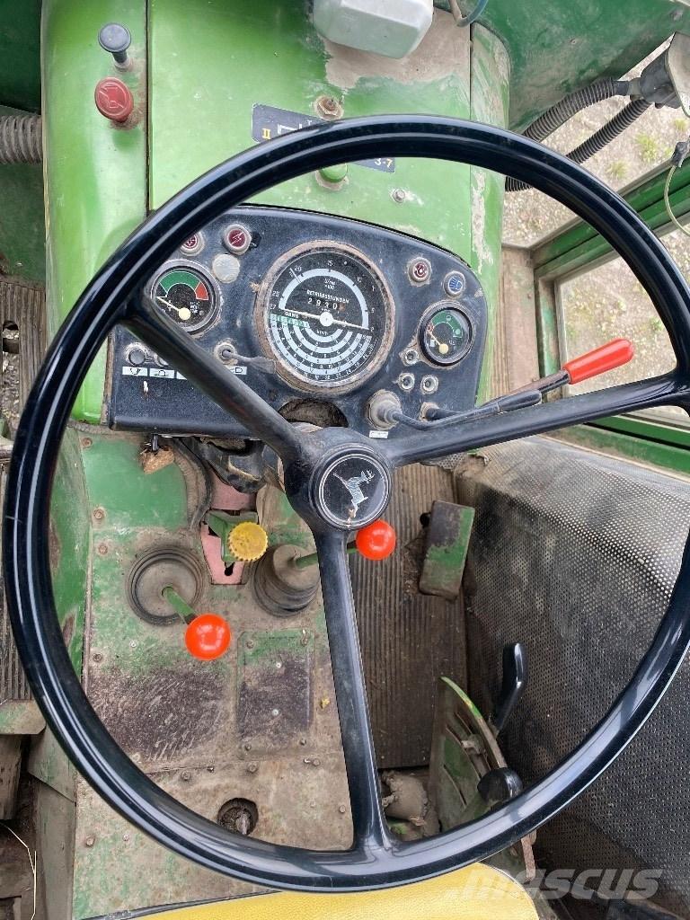 John Deere 1630 الجرارات