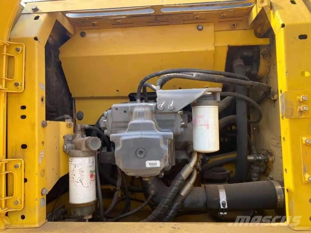 Komatsu pc220-8 حفارات زحافة