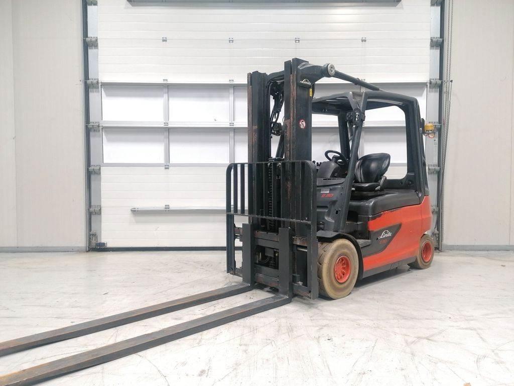 Linde E30L-01 شاحنات ذات رافعات شوكية تعمل بالكهرباء